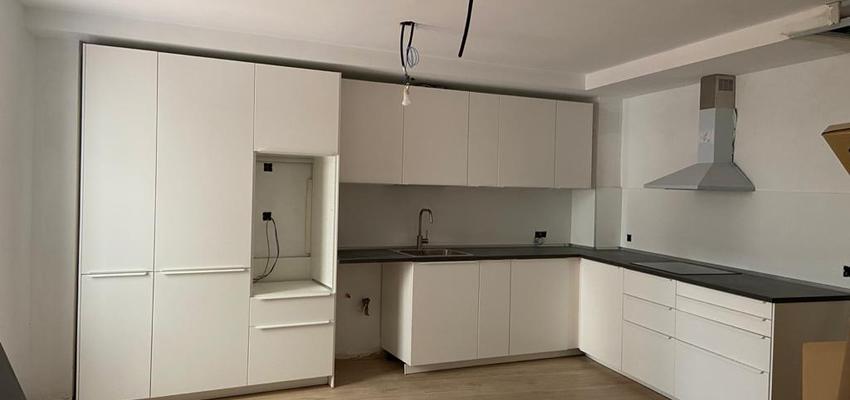 Cocina Estilo contemporaneo Color ocre, amarillo, gris  diseñado por ada construct 2000 | Gremio | Copyright ada construct 2000