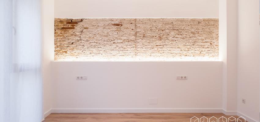 Dormitorio Estilo moderno Color beige, marron, blanco  diseñado por Càmara Bonastre | Arquitecto | Copyright Càmara Bonastre