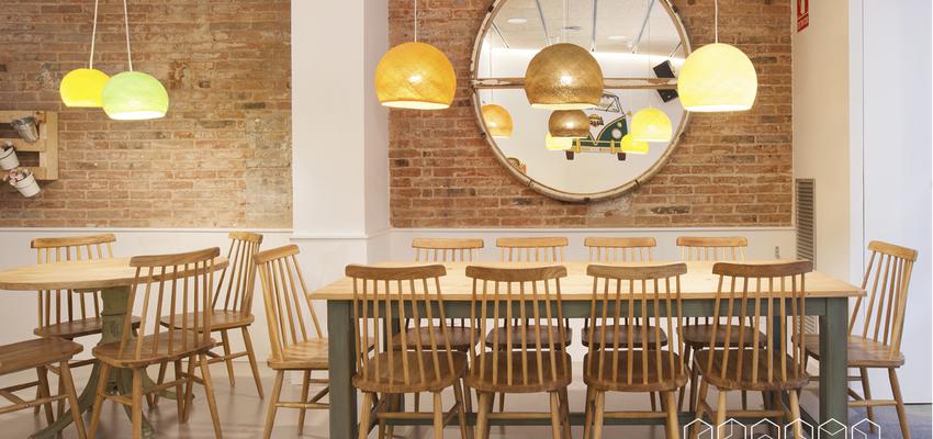 Comedor Estilo tradicional Color marron, blanco, gris  diseñado por Càmara Bonastre | Arquitecto | Copyright Càmara Bonastre