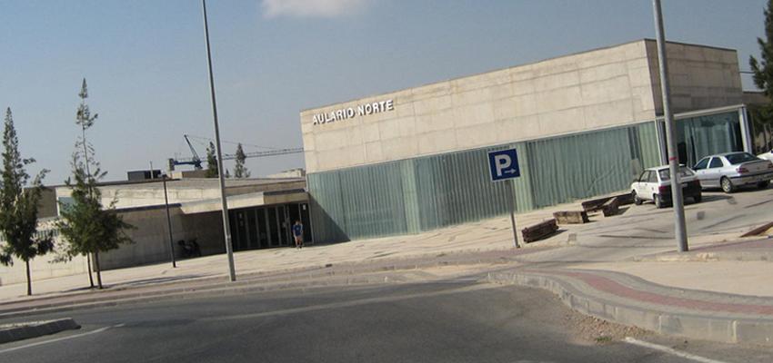 Exterior Estilo moderno Color verde, azul cielo, gris  diseñado por Argen Edificacion,  tecnicas constructivas, direccion de obras y gestion | Gremio | Copyright Juan Miguel Martinez Blaya