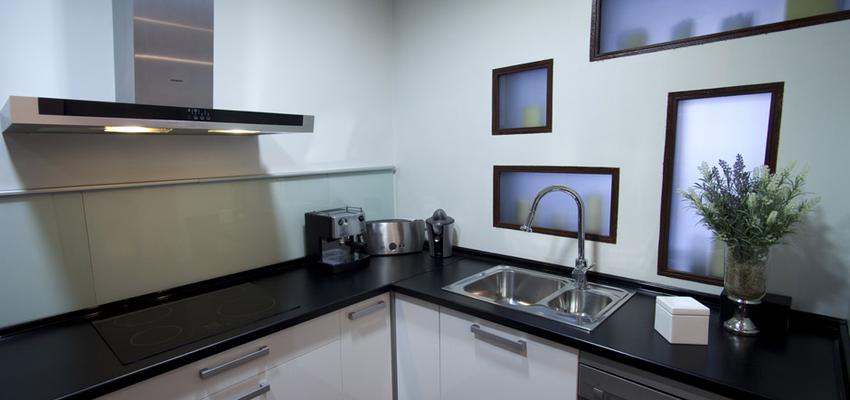 Cocina Estilo eclectico Color blanco, negro  diseñado por Sonia Lyssi Vargas Benitez | Arquitecto | Copyright Si, soy la propietaria de la imagen. No puede reproducirse sin mi autorización.