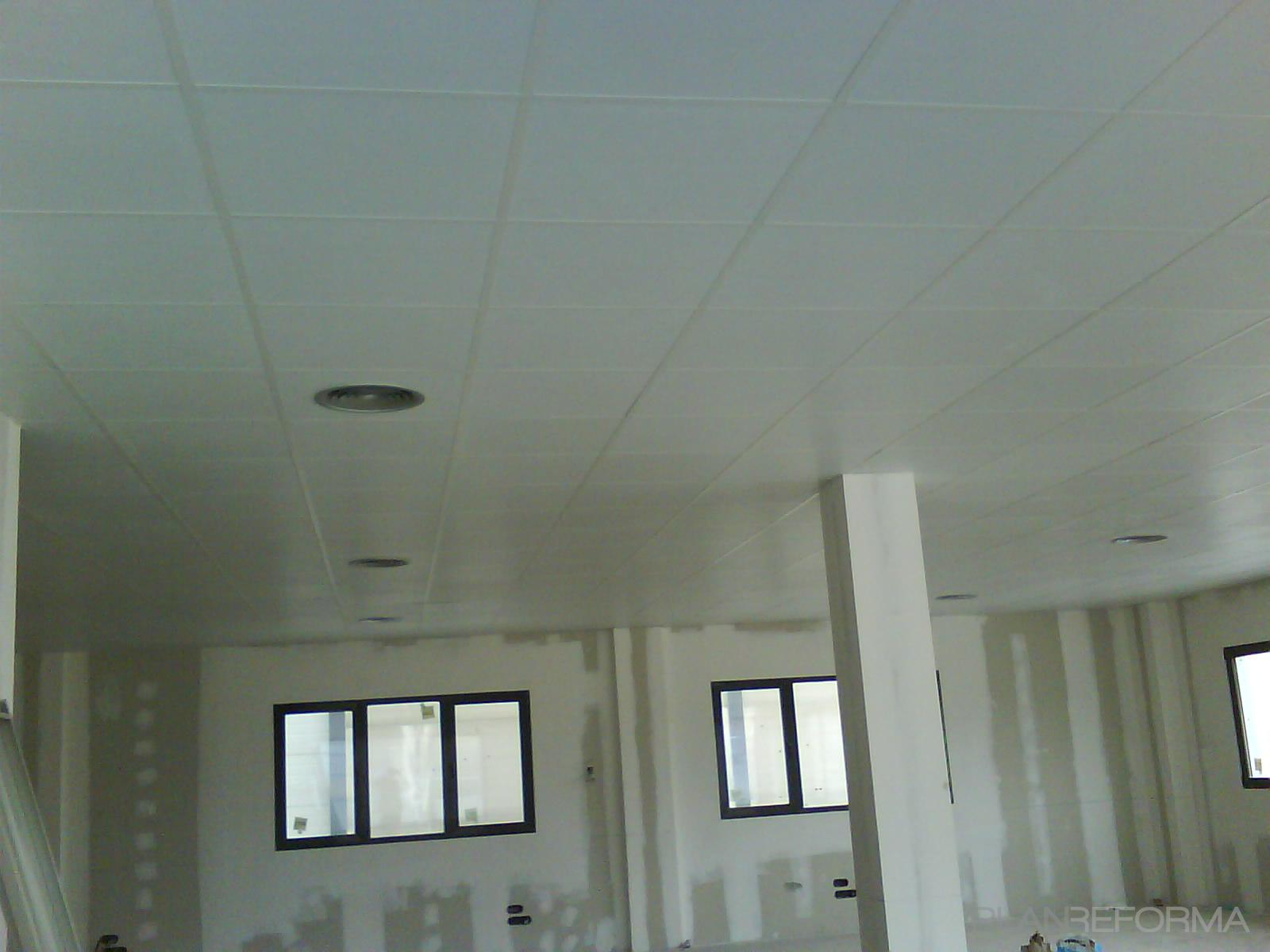Salon style contemporaneo color blanco, negro  diseñado por soluciones aústicas Integrales, s.l.l | Gremio 