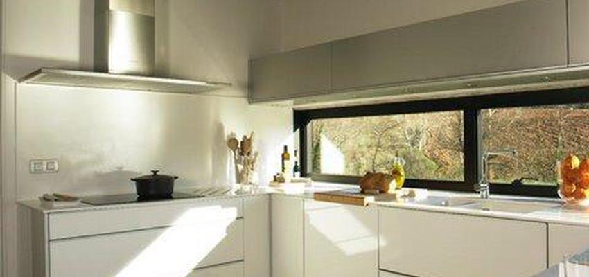 Cocina Estilo moderno Color rojo  diseñado por Xavier Oller | Arquitecto Técnico | Copyright Areacons