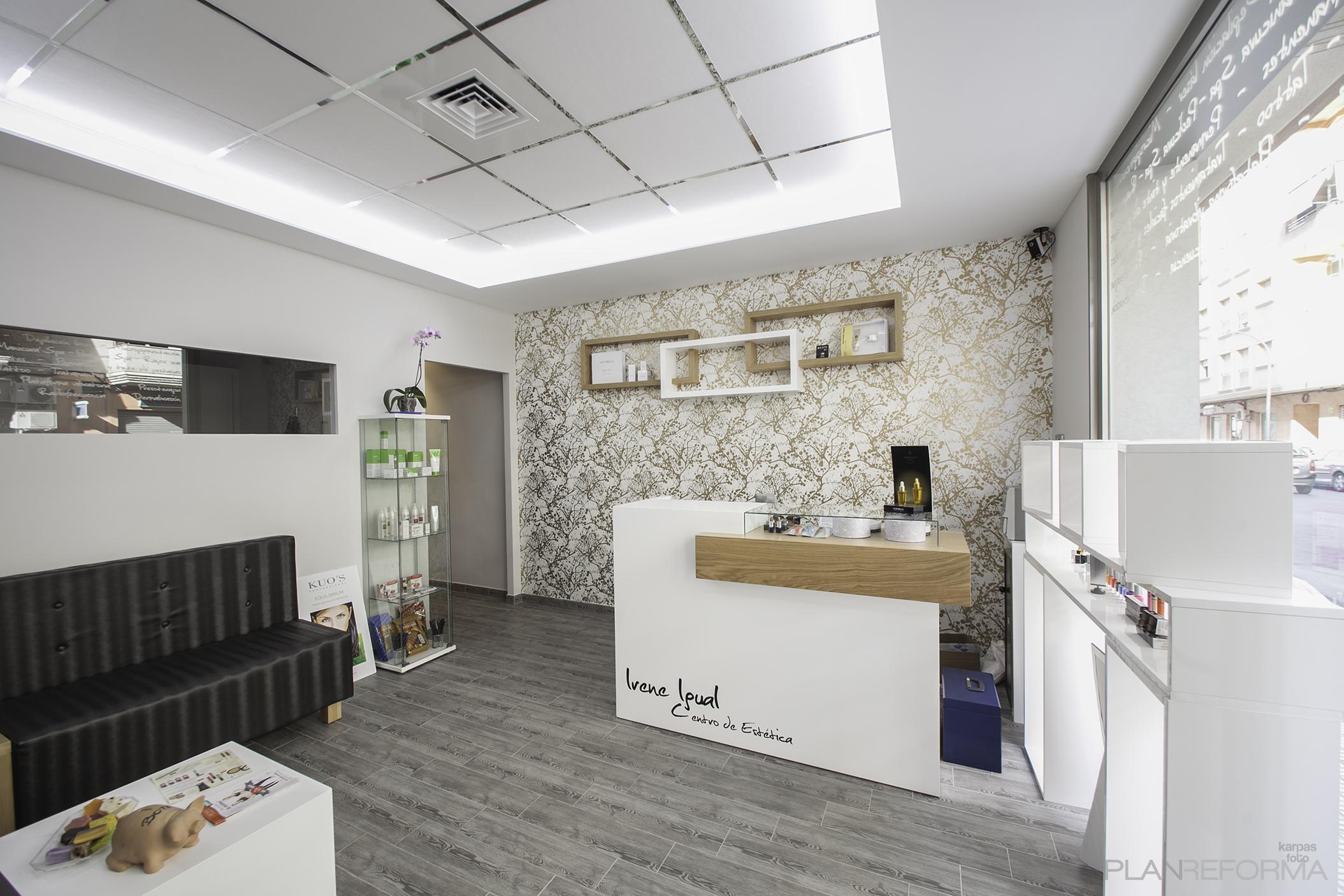 Recibidor style moderno color amarillo  diseñado por CENZA INTERIORISMO | Interiorista | Copyright karpasfotos