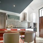 Cocina style moderno color marron, blanco, gris