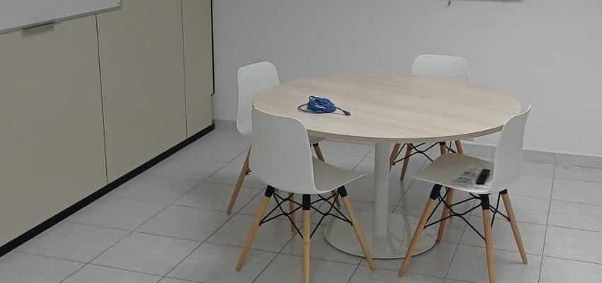 Oficina Estilo moderno Color negro  diseñado por Juan Carlos blanca Mata | Reformista, constructor 