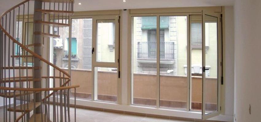 Salon style moderno color plateado  diseñado por El Detall Arquitectura i Execució | Gremio 