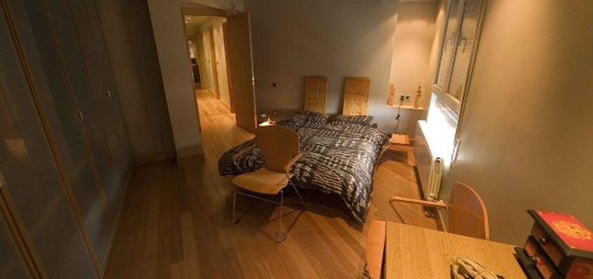 Dormitorio style moderno color marron, marron, blanco  diseñado por Andoni Bollada | Interiorista 