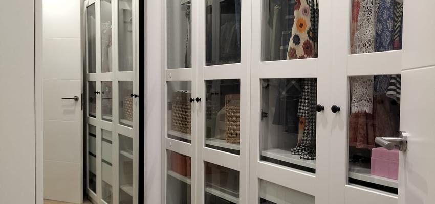 Dormitorio Estilo contemporaneo Color gris  diseñado por Andoni Bollada | Decorador 