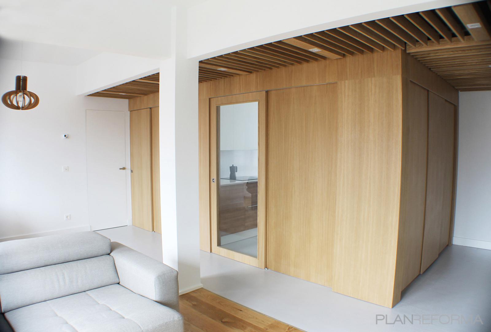Vestibulo, Pasillo, Salon Estilo contemporaneo Color blanco, plateado, bronce  diseñado por TAPERSTUDIO ARKITEKTURA S.L.P | Arquitecto | Copyright Taperstudio Arkitektura + Jon Ander Diez
