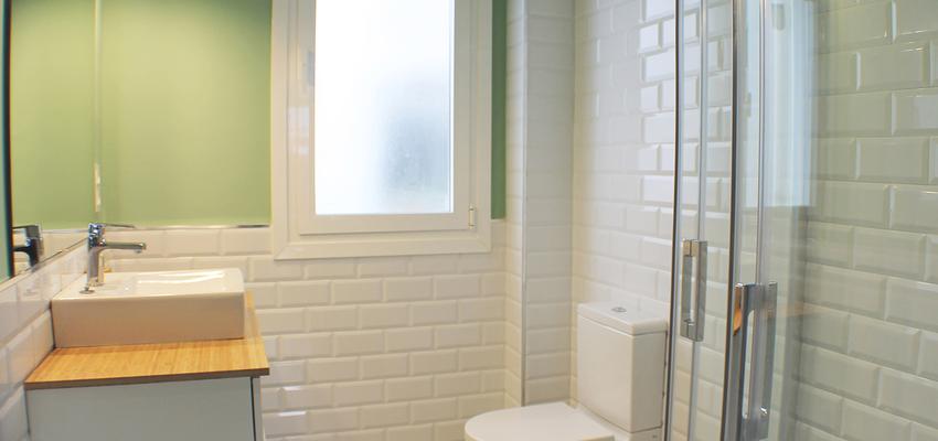 Baño Estilo vintage Color marron, blanco, bronce  diseñado por TAPERSTUDIO ARKITEKTURA S.L.P | Arquitecto | Copyright Taperstudio Arkitektura + Jon Ander Diez