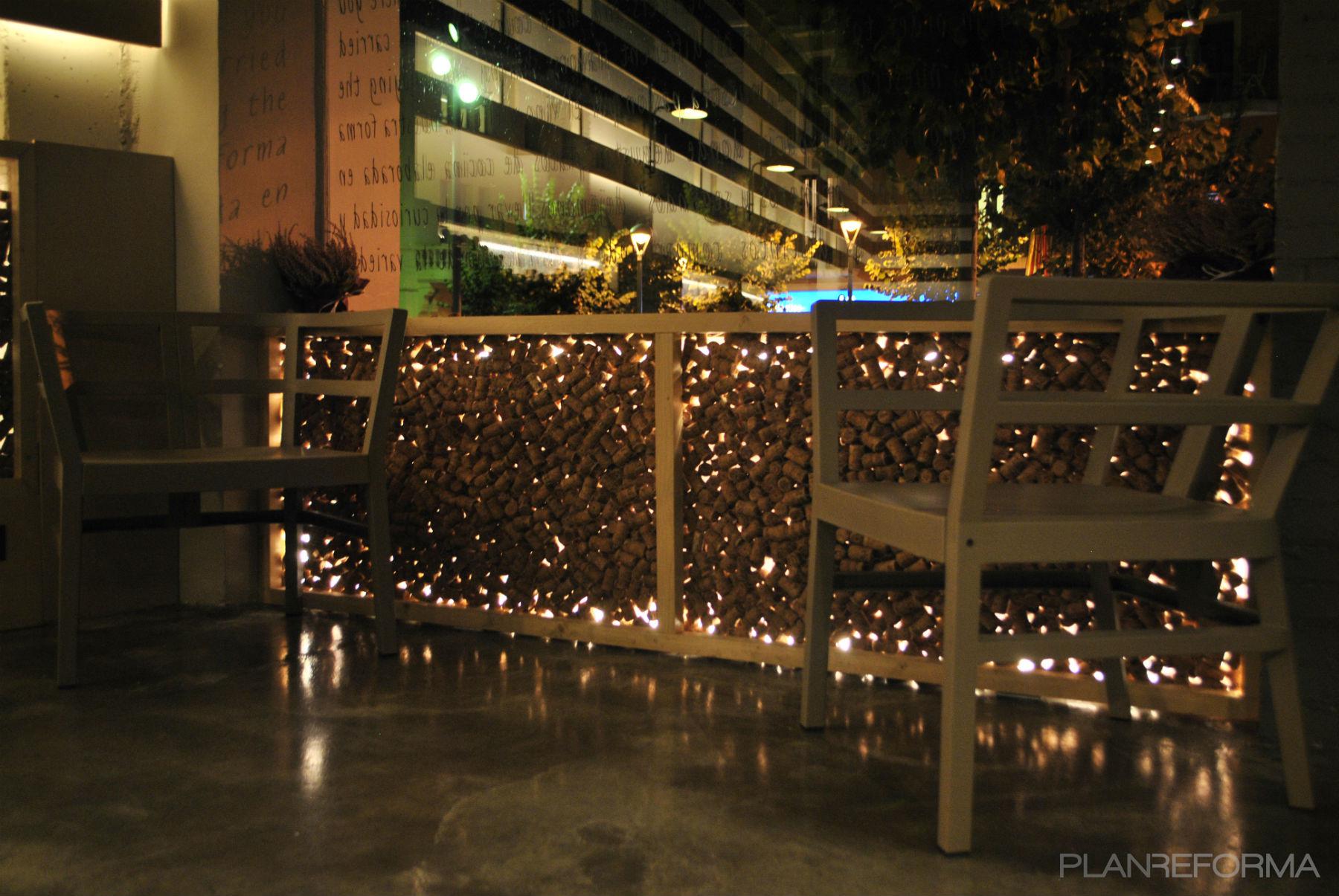 Terraza, Restaurante style moderno color beige, marron, marron  diseñado por MARIA ESTEBAN RECHE | Interiorista 