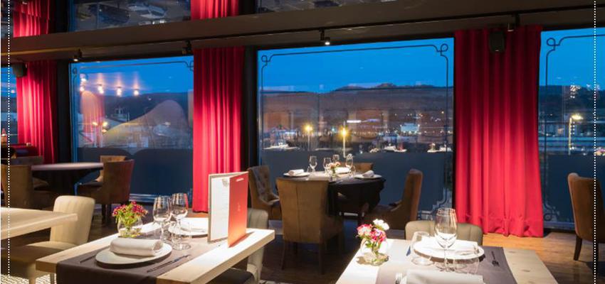 Restaurante Estilo eclectico Color rojo, blanco, negro  diseñado por MARIA ESTEBAN RECHE | Interiorista 
