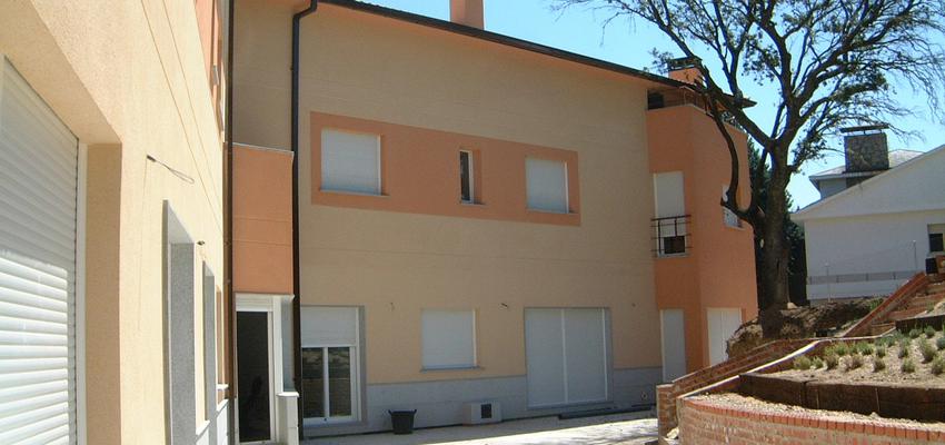 Exterior style contemporaneo color rosa, beige  diseñado por RICO & RÁMIREZ ARQUITECTOS, S.L.P. | Arquitecto 
