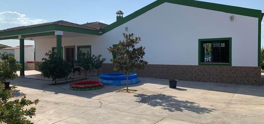 Exterior Estilo clasico Color verde, blanco  diseñado por José María Soto Paredes | Reformista, constructor 