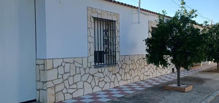 Exterior Estilo clasico Color blanco, gris  diseñado por José María Soto Paredes | Reformista, constructor 