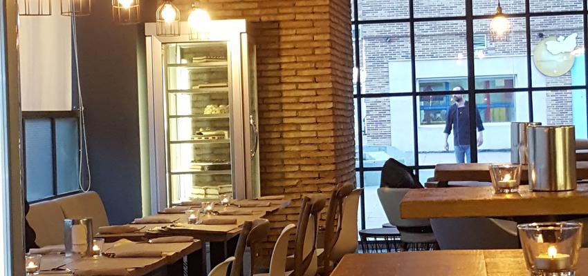 Comedor, Restaurante, Cafeteria Estilo vintage Color beige, marron, gris  diseñado por estudio2interiorismo | Interiorista | Copyright estudio2interiorismo