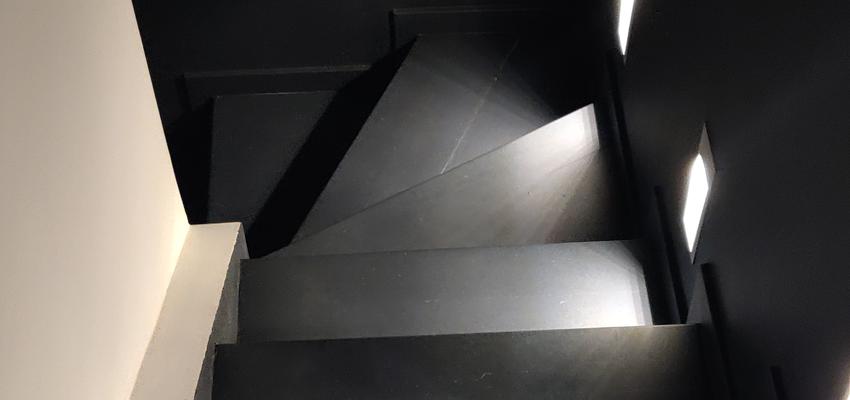 Dormitorio, Escalera Estilo moderno Color marron, beige, gris  diseñado por estudio2interiorismo | Interiorista | Copyright estudio2interiorismo