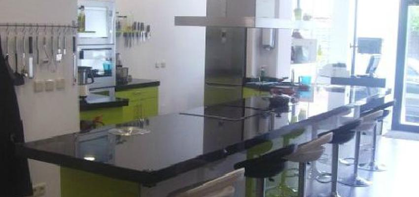 Cocina Estilo contemporaneo Color verde, negro, plateado  diseñado por estudio2interiorismo | Interiorista | Copyright Soy el propietario