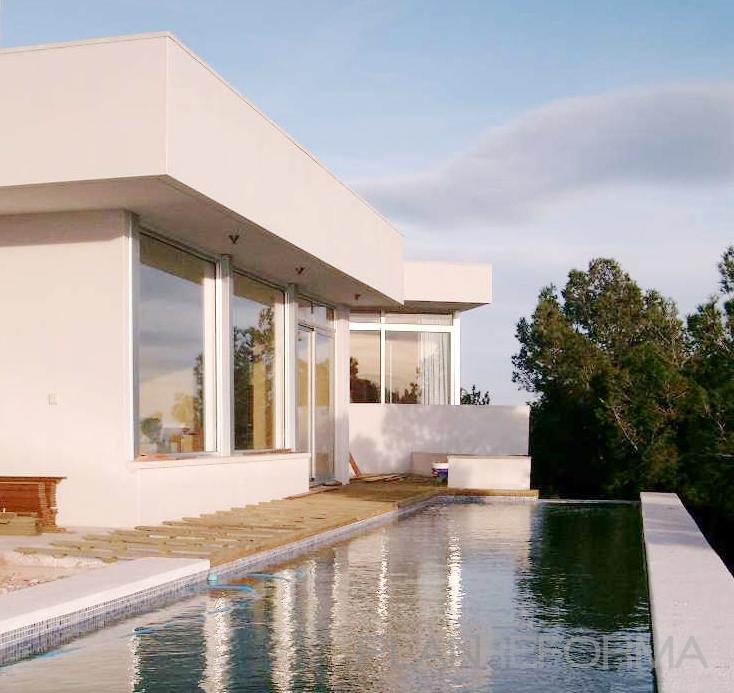 Exterior Estilo contemporaneo Color azul, blanco, bronce