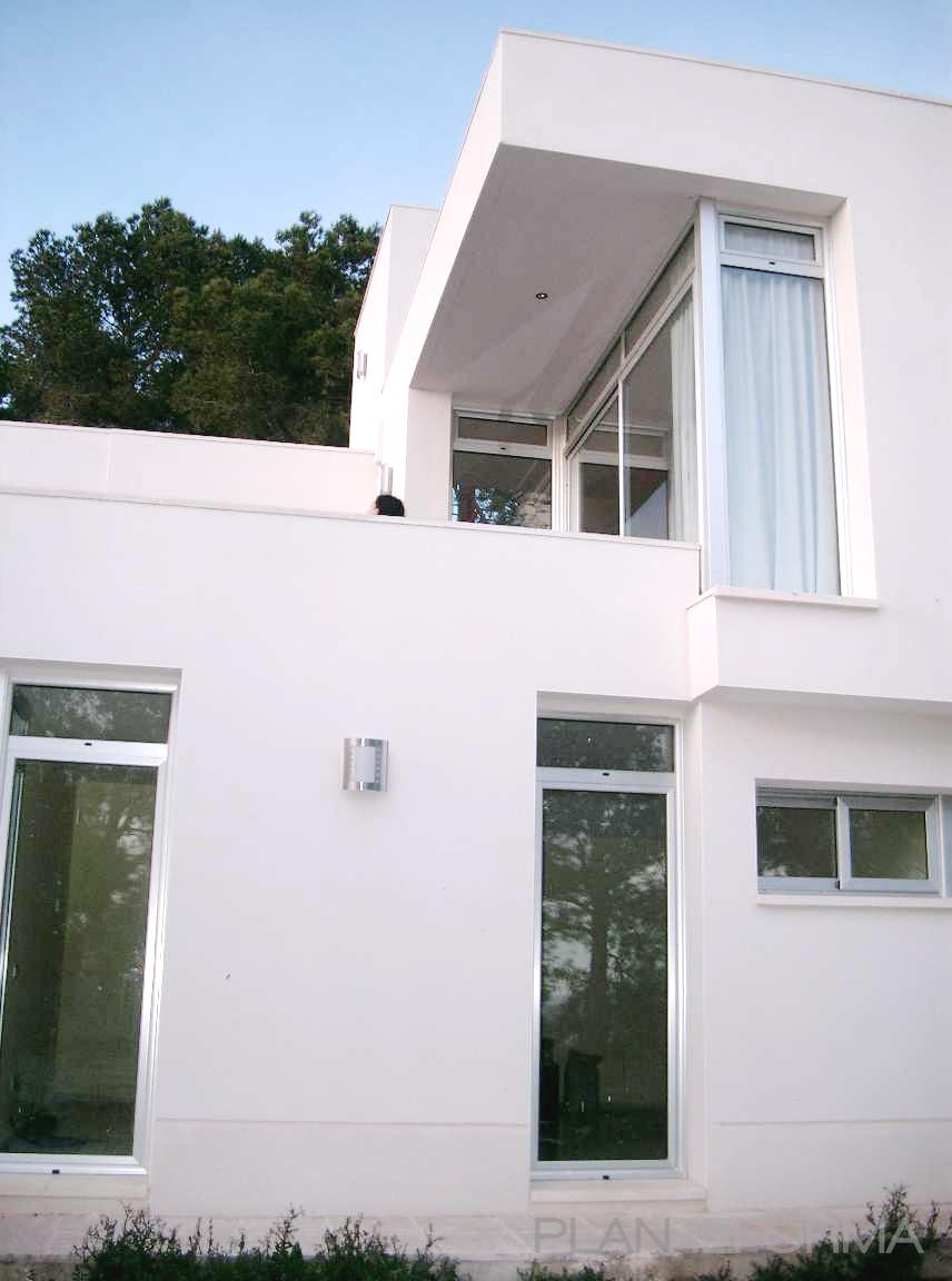 Exterior Estilo contemporaneo Color blanco, gris, plateado