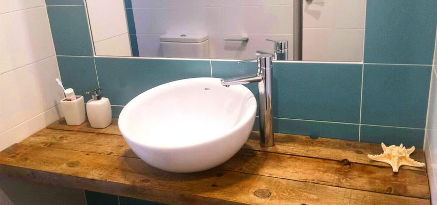 Baño style moderno color marron, turquesa, blanco  diseñado por Remake lab | Gremio 