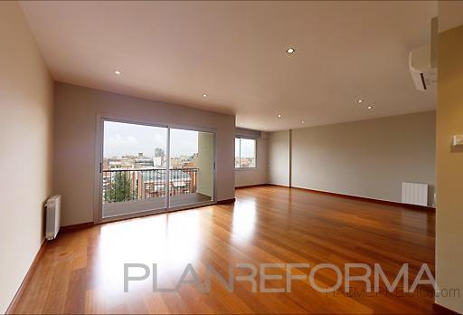 Comedor style clasico color amarillo, azul cielo, beige  diseñado por Franki Rovira | Gremio | Copyright tarima flotante