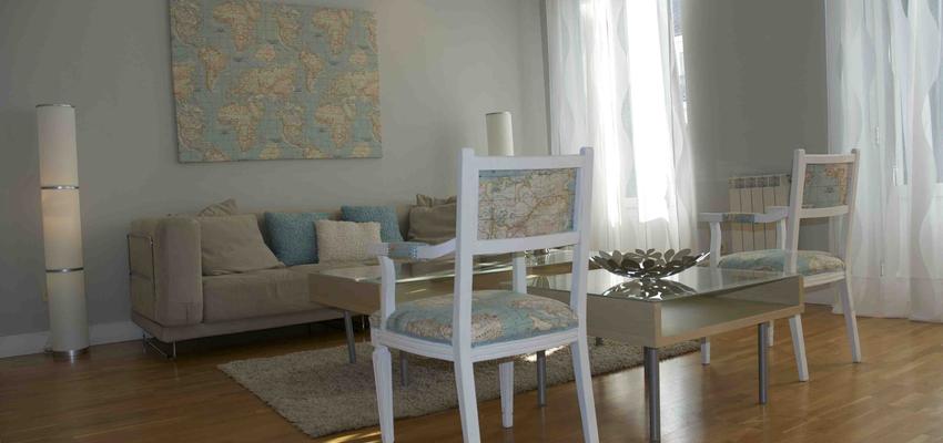 Salon style contemporaneo color azul cielo, beige, blanco  diseñado por Nuevos AYRES | Interiorista 