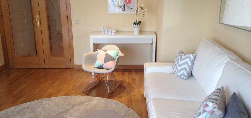 Salon style contemporaneo color blanco, gris, gris  diseñado por Nuevos AYRES | Interiorista 