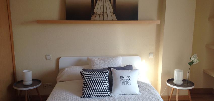 Dormitorio style contemporaneo color blanco, gris, gris  diseñado por Nuevos AYRES | Interiorista 