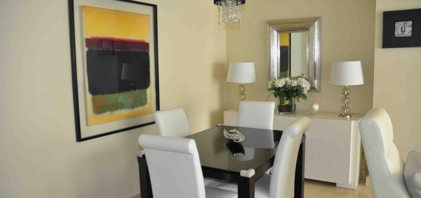 Comedor style contemporaneo color beige, blanco, negro  diseñado por Nuevos AYRES | Interiorista 