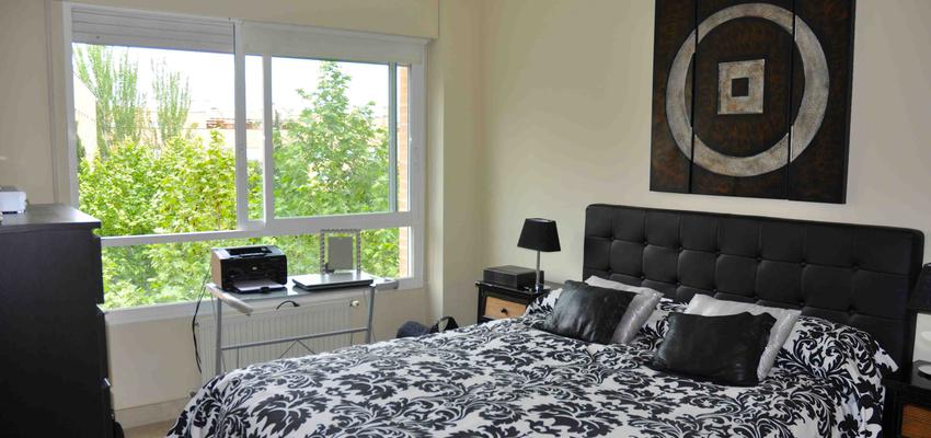 Dormitorio style contemporaneo color gris, gris, negro  diseñado por Nuevos AYRES | Interiorista 