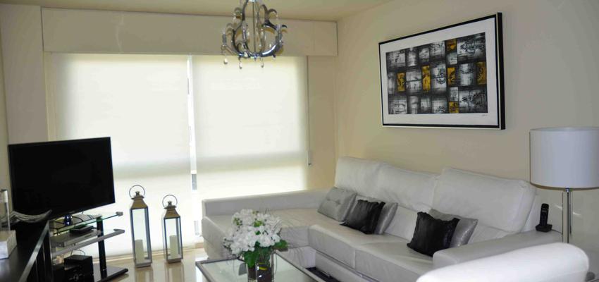 Salon style contemporaneo color blanco, gris, gris  diseñado por Nuevos AYRES | Interiorista 