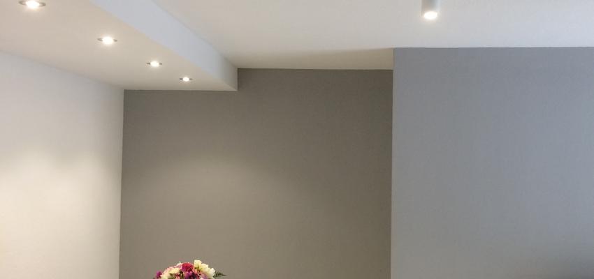 Comedor style moderno color ocre, turquesa, gris  diseñado por Ideas Quality Reformas Alicante | Gremio | Copyright Ideas Quality Reformas Alicante