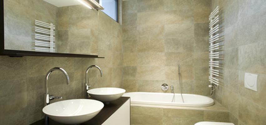 Baño style tradicional color marron, beige, marron, blanco  diseñado por Reformas Jorge Balaguer | Gremio 