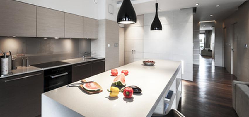 Cocina style moderno color marron, marron, marron, blanco  diseñado por Reformas Jorge Balaguer | Gremio 