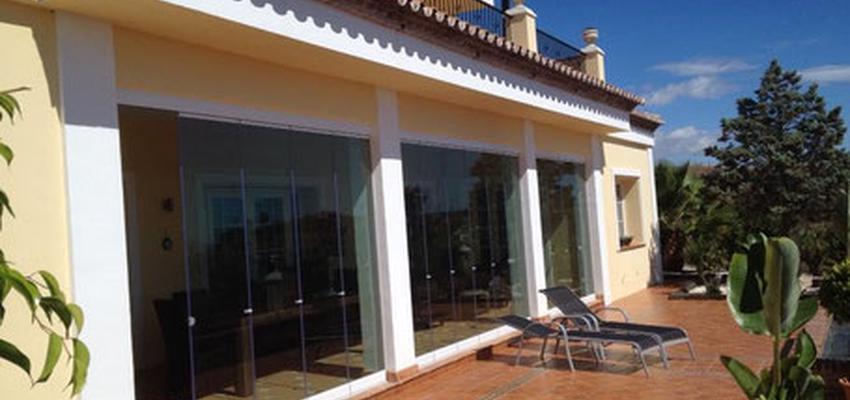 Terraza, Exterior style tradicional color beige, marron, blanco  diseñado por Lamitec | Gremio 