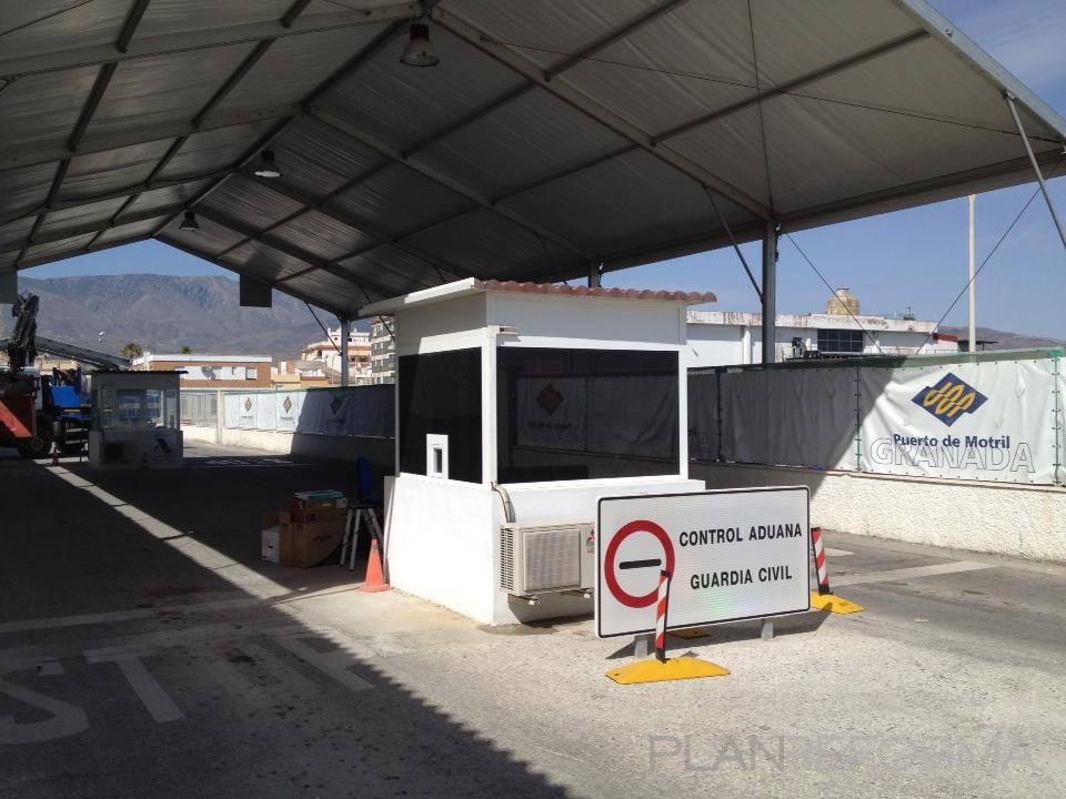 Exterior color blanco, gris, gris  diseñado por Lamitec | Gremio 