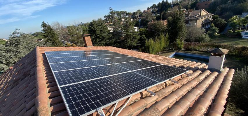 Exterior Estilo contemporaneo Color verde, beige, gris  diseñado por Eduardo Godoy | Reformista, constructor | Copyright Propiedad de Tubox green evolution