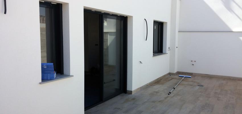 Patio Estilo moderno Color gris, gris  diseñado por Carlos Soto Martinez | Arquitecto | Copyright Projuka