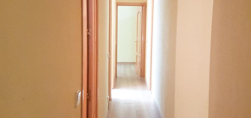 Pasillo Estilo moderno Color verde  diseñado por AZAIR S.L. | Gremio | Copyright Azairsl