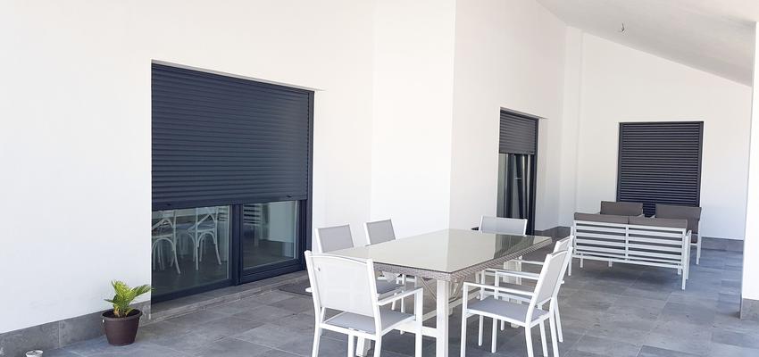 Terraza Estilo moderno Color verde  diseñado por Luis Puget | Gremio | Copyright Construccion de chalet aislado