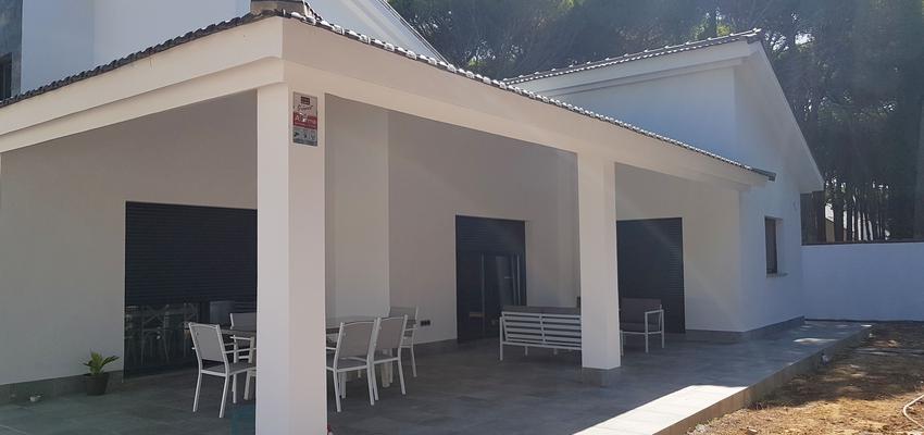 Terraza Estilo moderno Color verde  diseñado por Luis Puget | Gremio | Copyright Construccion de chalet aislado