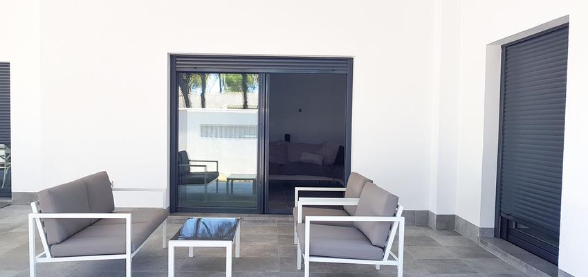 Terraza Estilo moderno Color verde  diseñado por Luis Puget | Gremio | Copyright Construccion de chalet aislado