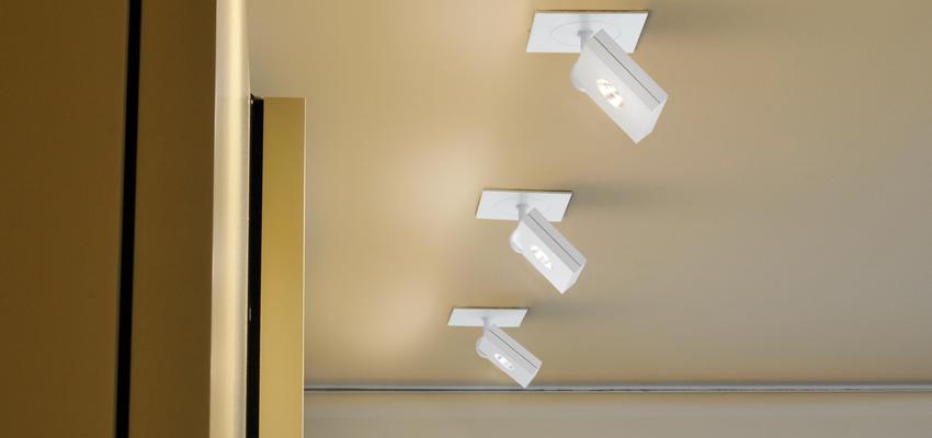 Dormitorio, Vestidor style moderno color ocre, amarillo, amarillo  diseñado por Milan Iluminación | Decorador | Copyright Milan Iluminación