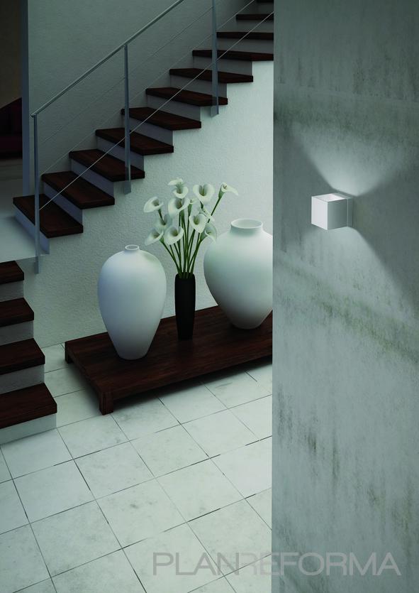 Recibidor, Vestibulo style moderno color azul cielo, blanco, gris  diseñado por Milan Iluminación | Decorador | Copyright Milan Iluminación