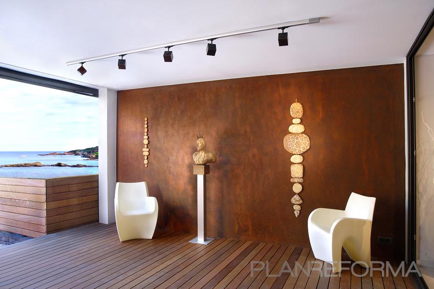 Vestibulo, Salon style moderno color marron, amarillo, blanco  diseñado por Milan Iluminación | Decorador | Copyright Milan Iluminación