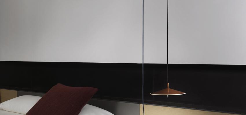 Dormitorio Estilo oriental Color marron, negro, bronce  diseñado por Milan Iluminación | Decorador | Copyright Milan Iluminación