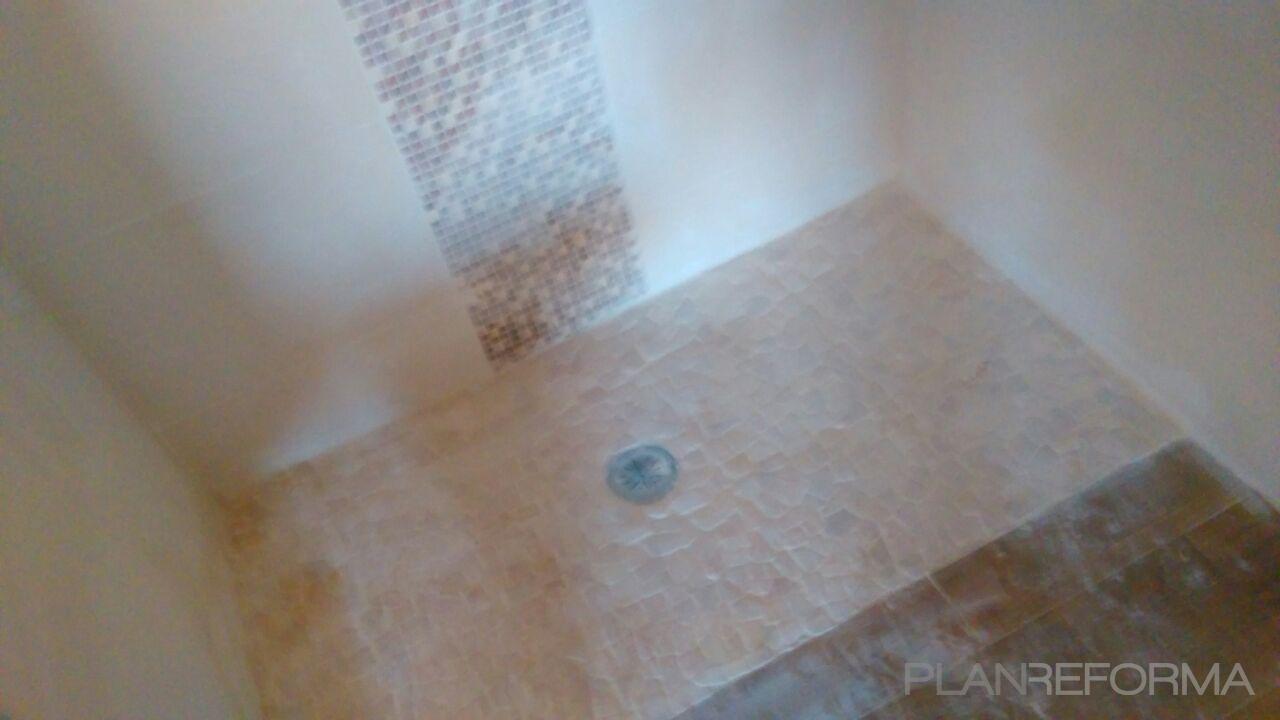 Baño style moderno color plateado  diseñado por PetarDan | Gremio 