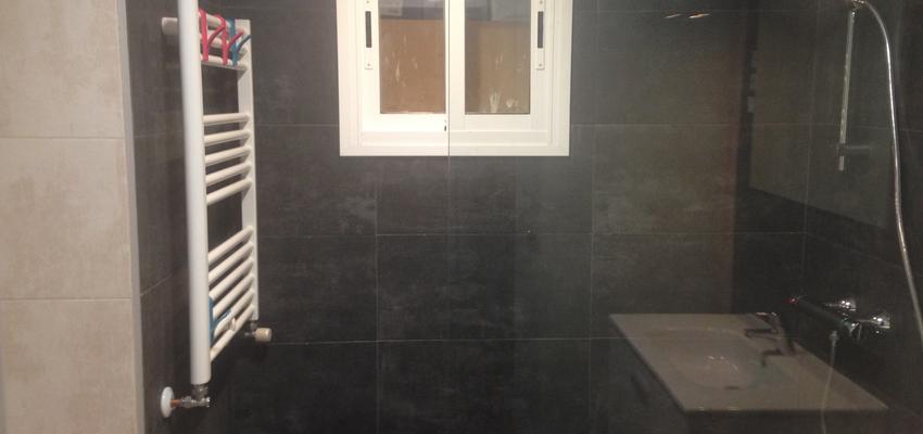 Baño Estilo contemporaneo Color blanco, gris, gris, negro  diseñado por ViviendaSana | Gremio | Copyright Vivienda Sana